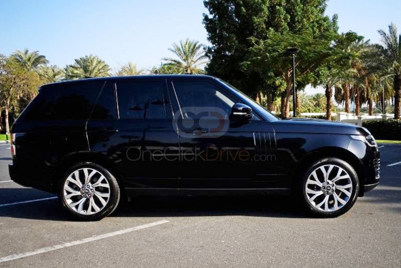Black Land Rover Range Rover Vogue Supercharged 2019